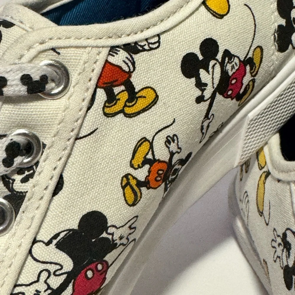 Disney Parks Mickey Mouse Women’s 6 Canvas Tennis Casual Shoes Lace Up Sneakers